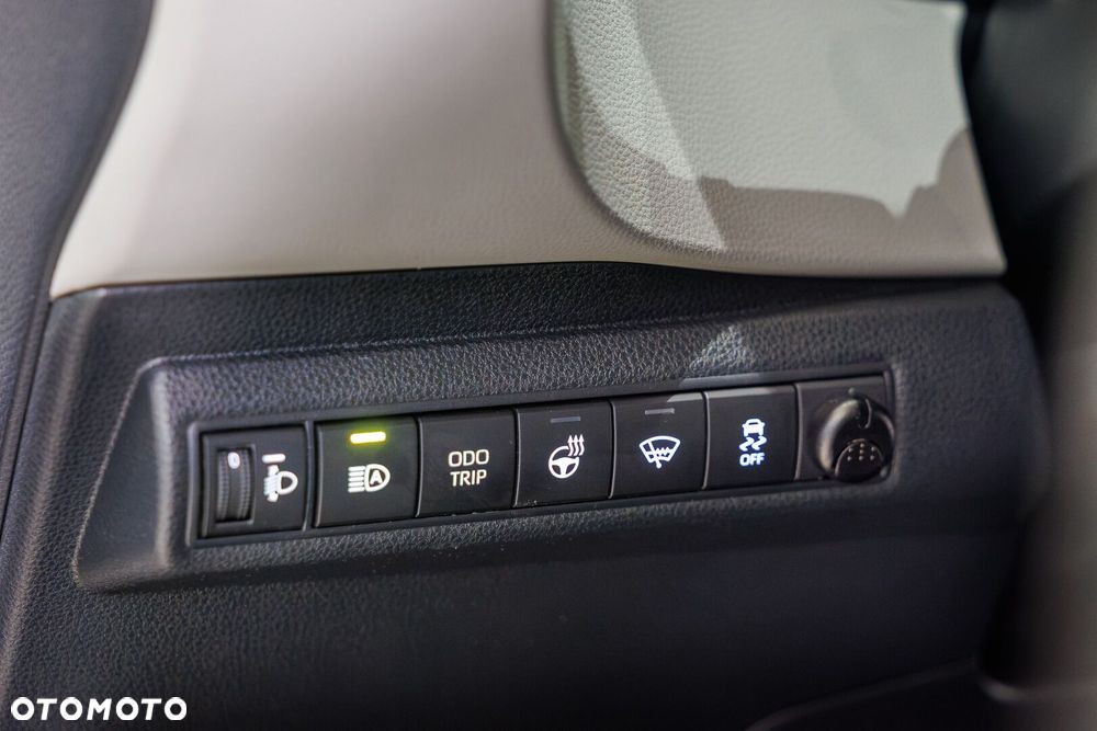 Toyota Corolla 1.8 Hybrid Style - 33
