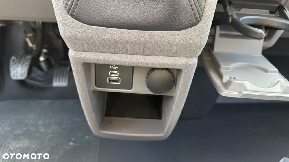 Volkswagen Transporter Skrzyniowy z podwójną kabiną - 30