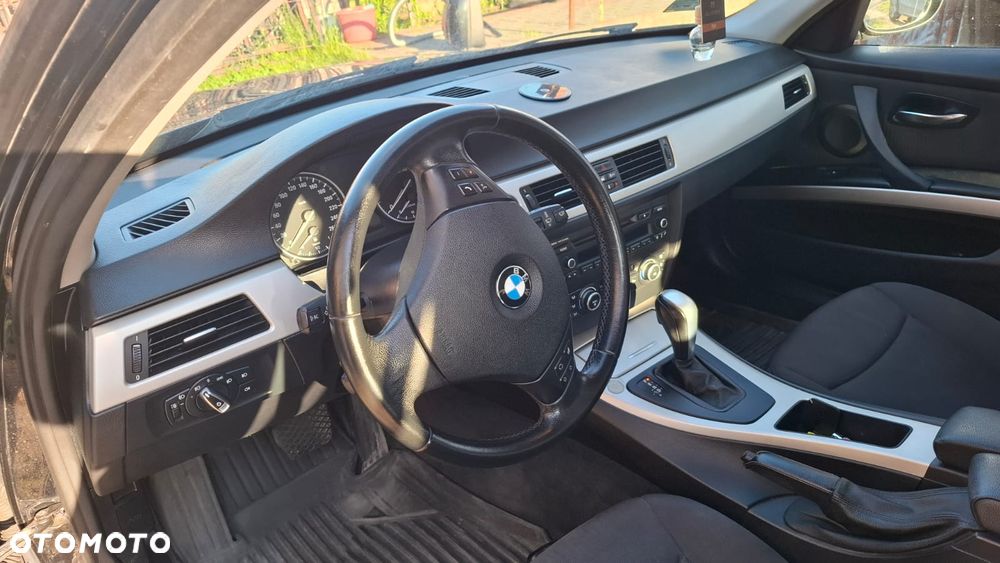 BMW Seria 3 318d - 13