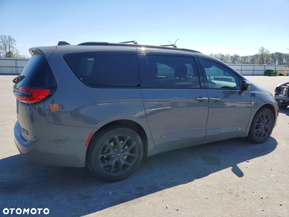 Chrysler Pacifica - 4