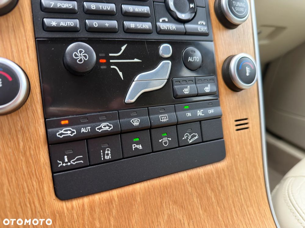 Volvo XC 60 D5 AWD Momentum - 30