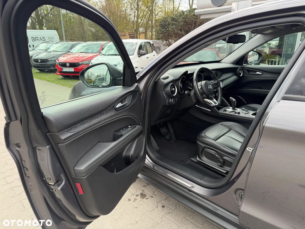 Alfa Romeo Stelvio - 9