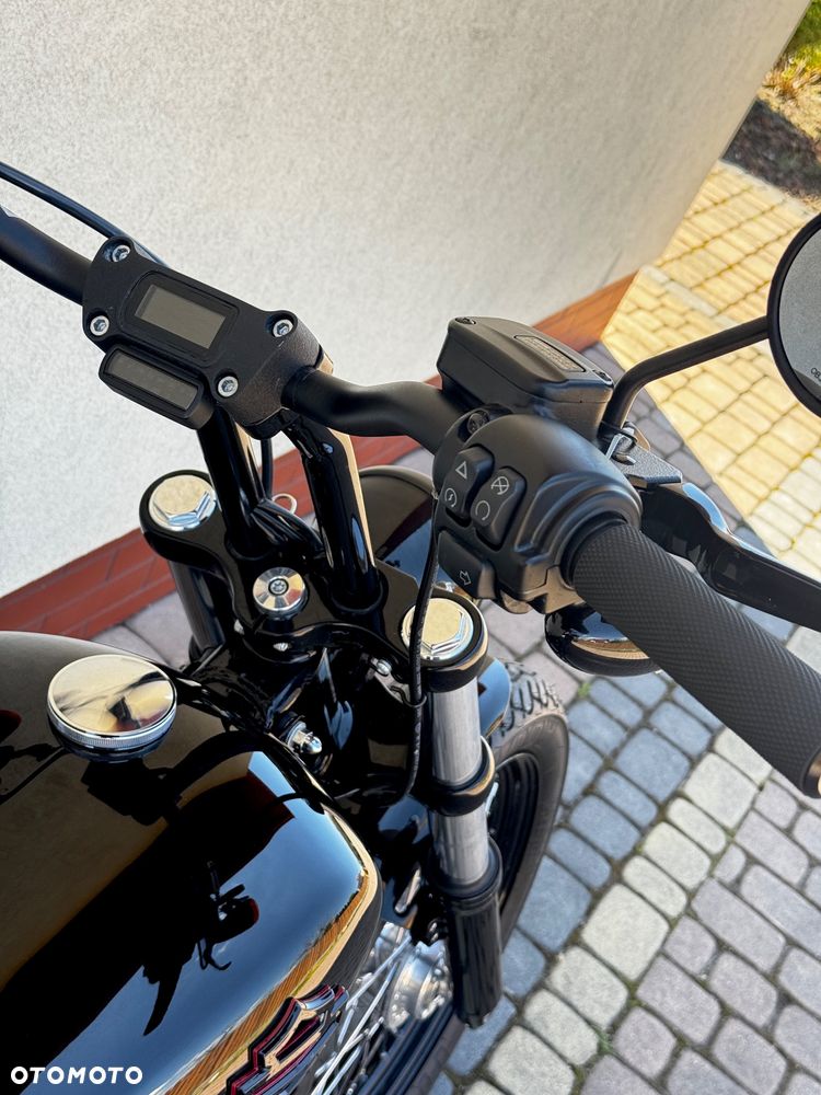 Harley-Davidson Softail Street Bob - 13