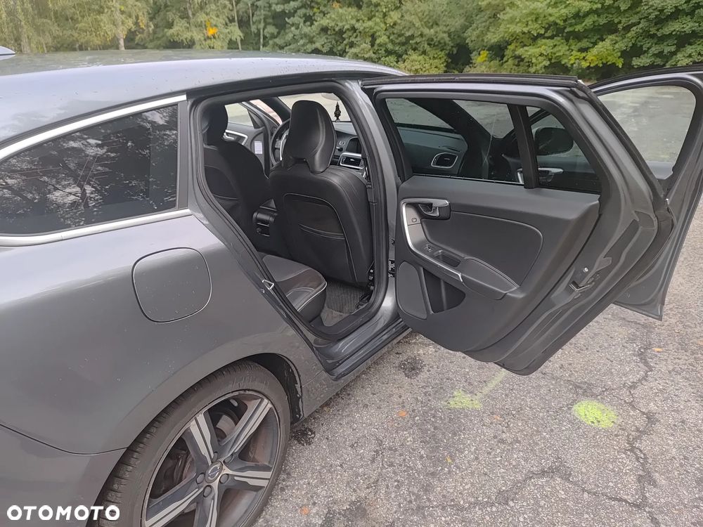Volvo V60 D4 R-Design - 14