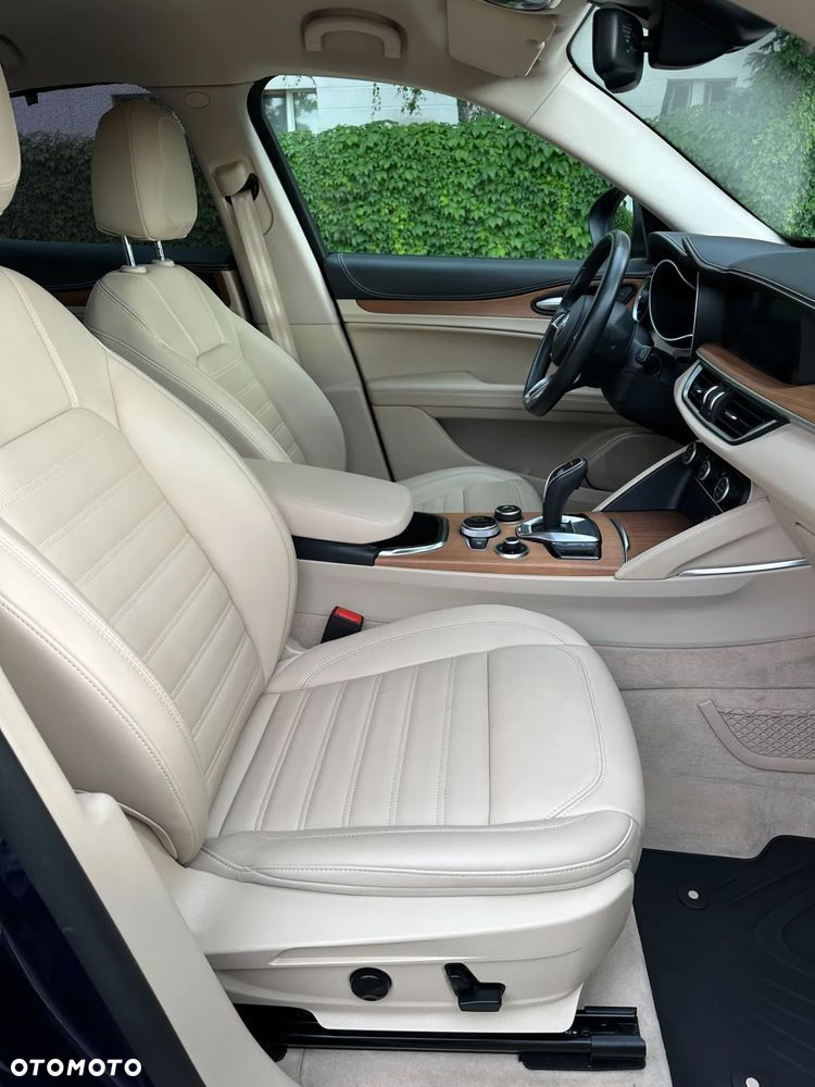 Alfa Romeo Stelvio - 12