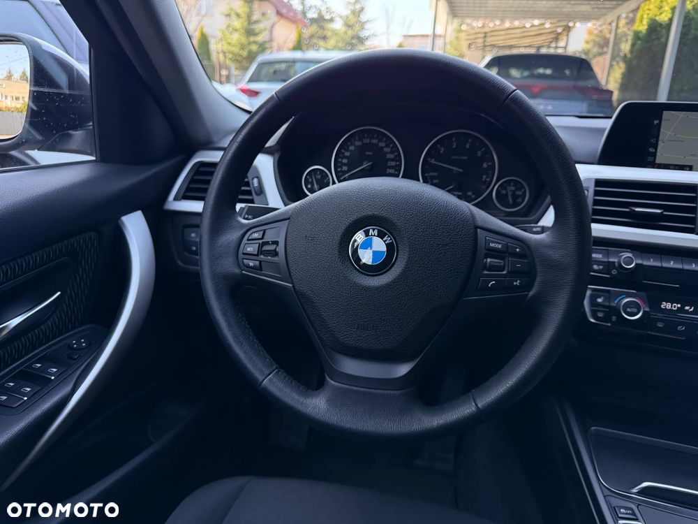 BMW Seria 3 318i Advantage - 25