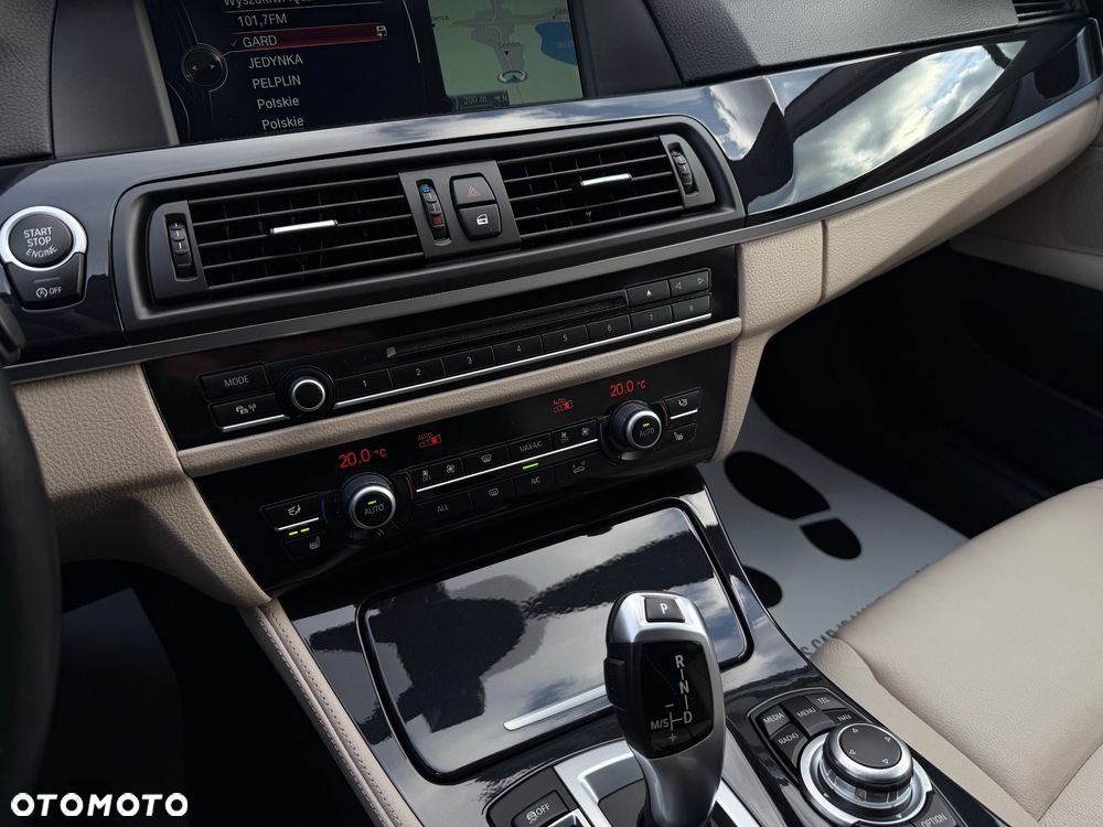 BMW Seria 5 528i xDrive Sport-Aut Luxury Line - 24