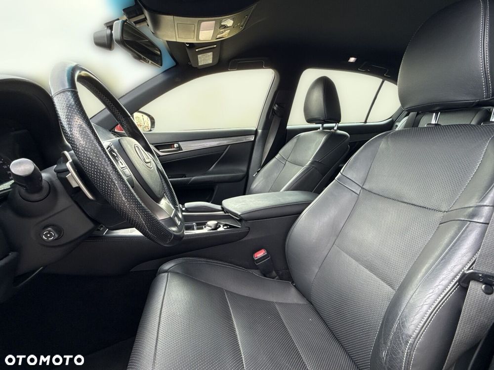 Lexus GS - 10