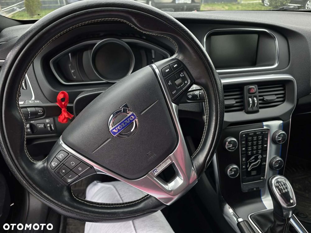 Volvo V40 D2 R Design - 23