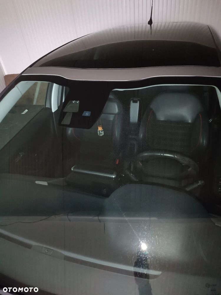 Peugeot 208 - 35