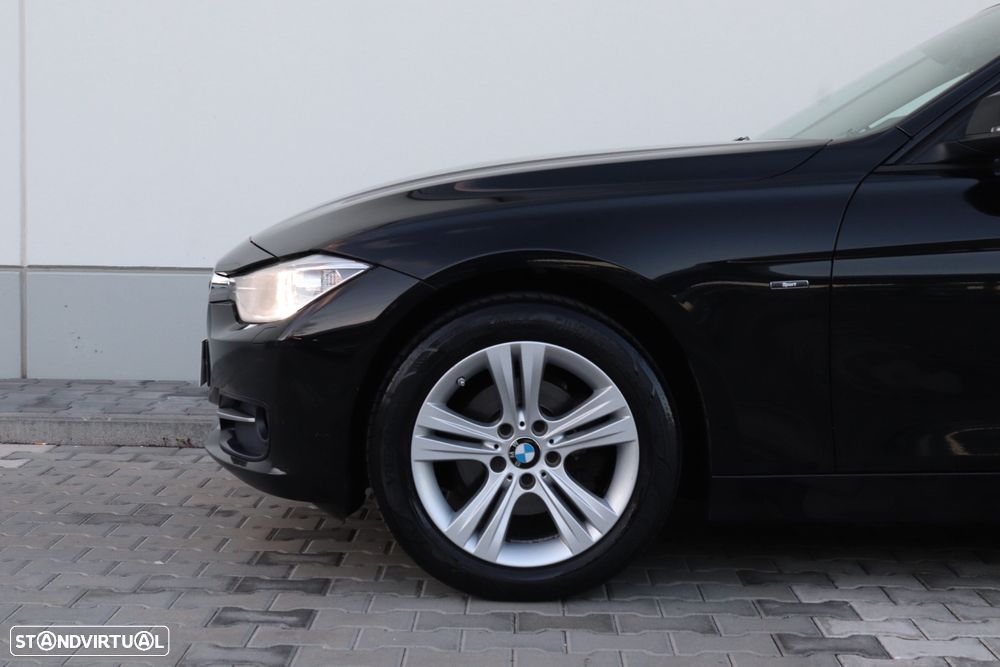 BMW 318 d Touring xDrive Line Sport - 24