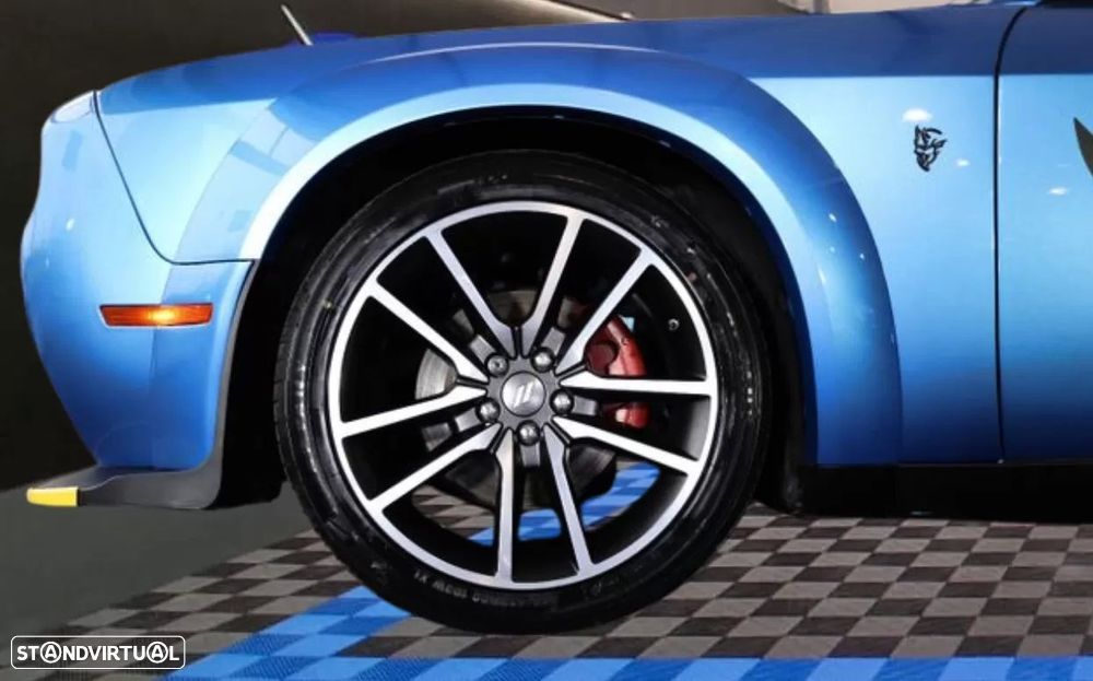 Dodge Challenger - 5