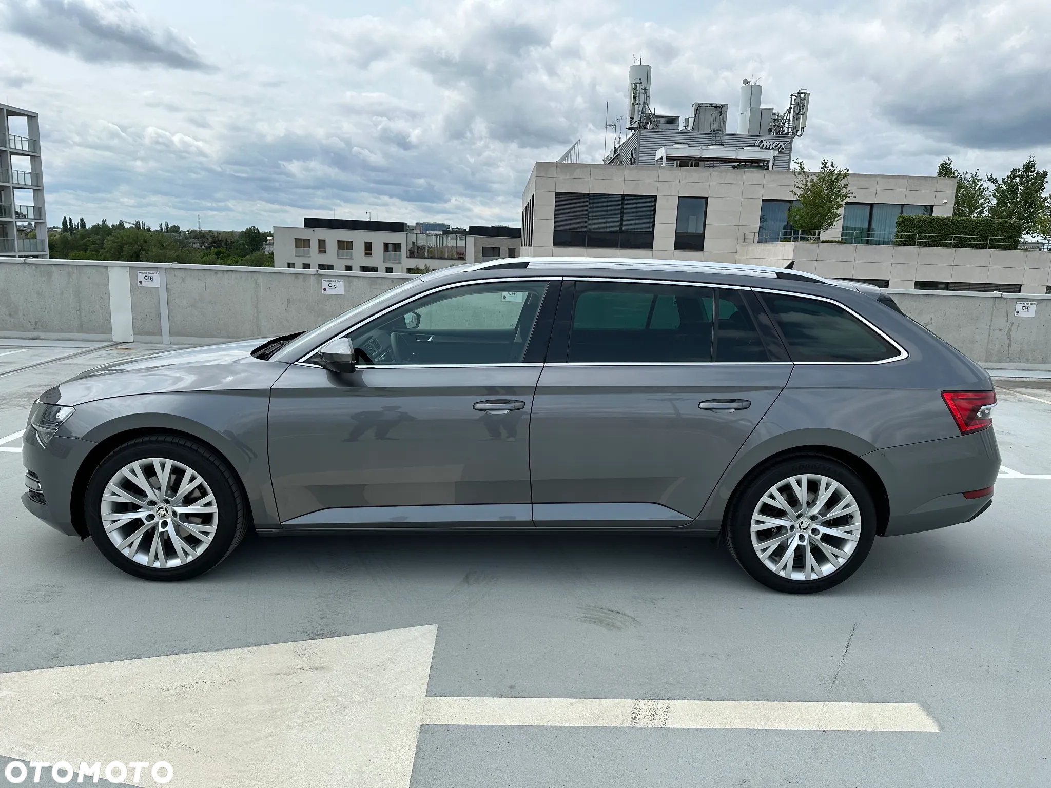 Skoda Superb 2.0 TDI SCR Style DSG - 2
