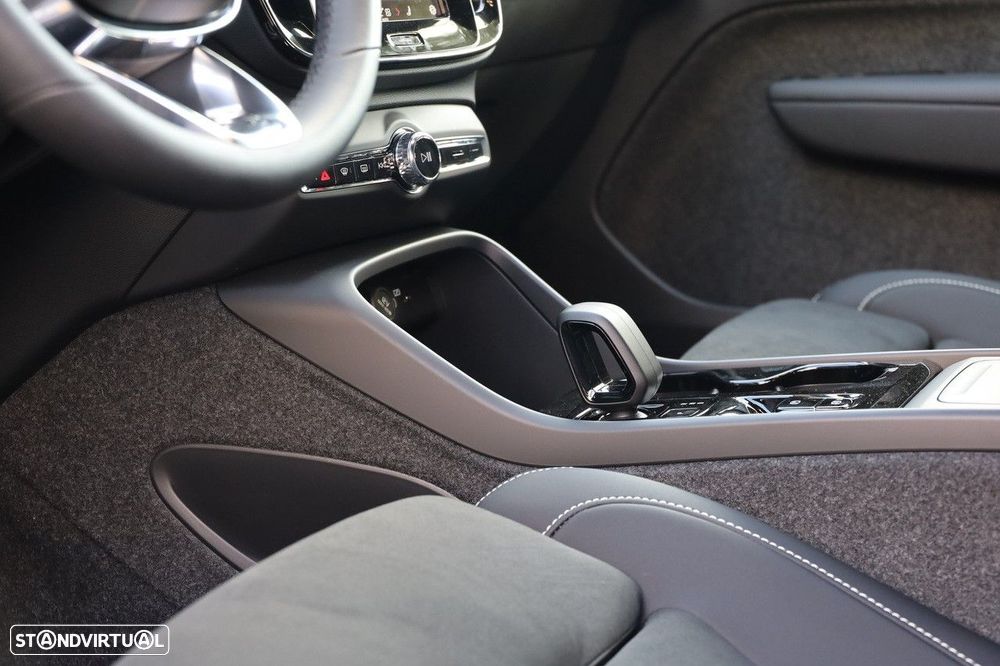 Volvo XC 40 2.0 B3 Plus Dark - 14