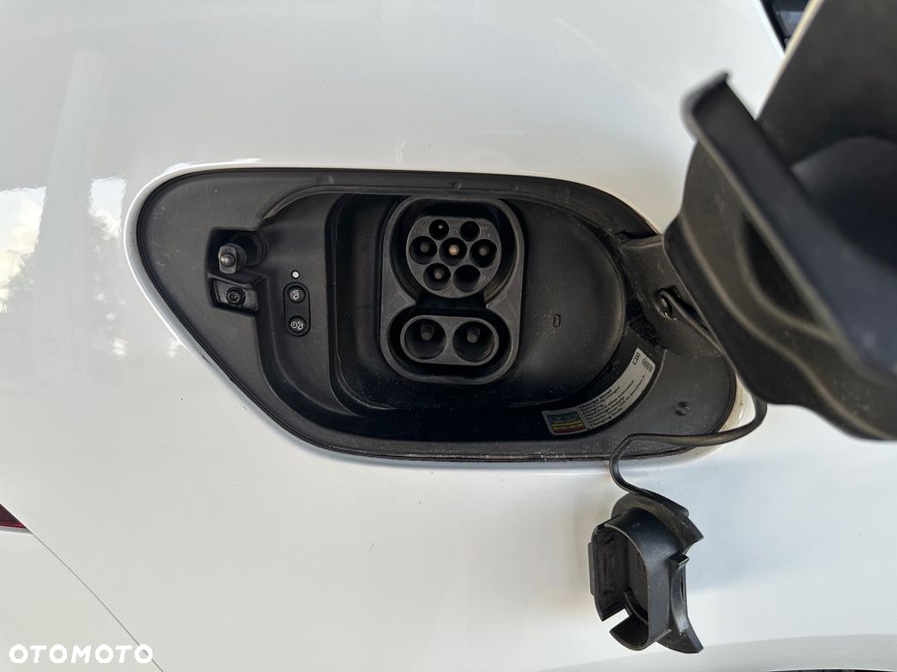 Volkswagen Golf e-Golf - 17