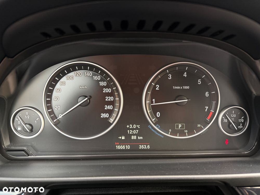 BMW Seria 5 528i xDrive Sport-Aut Luxury Line - 28