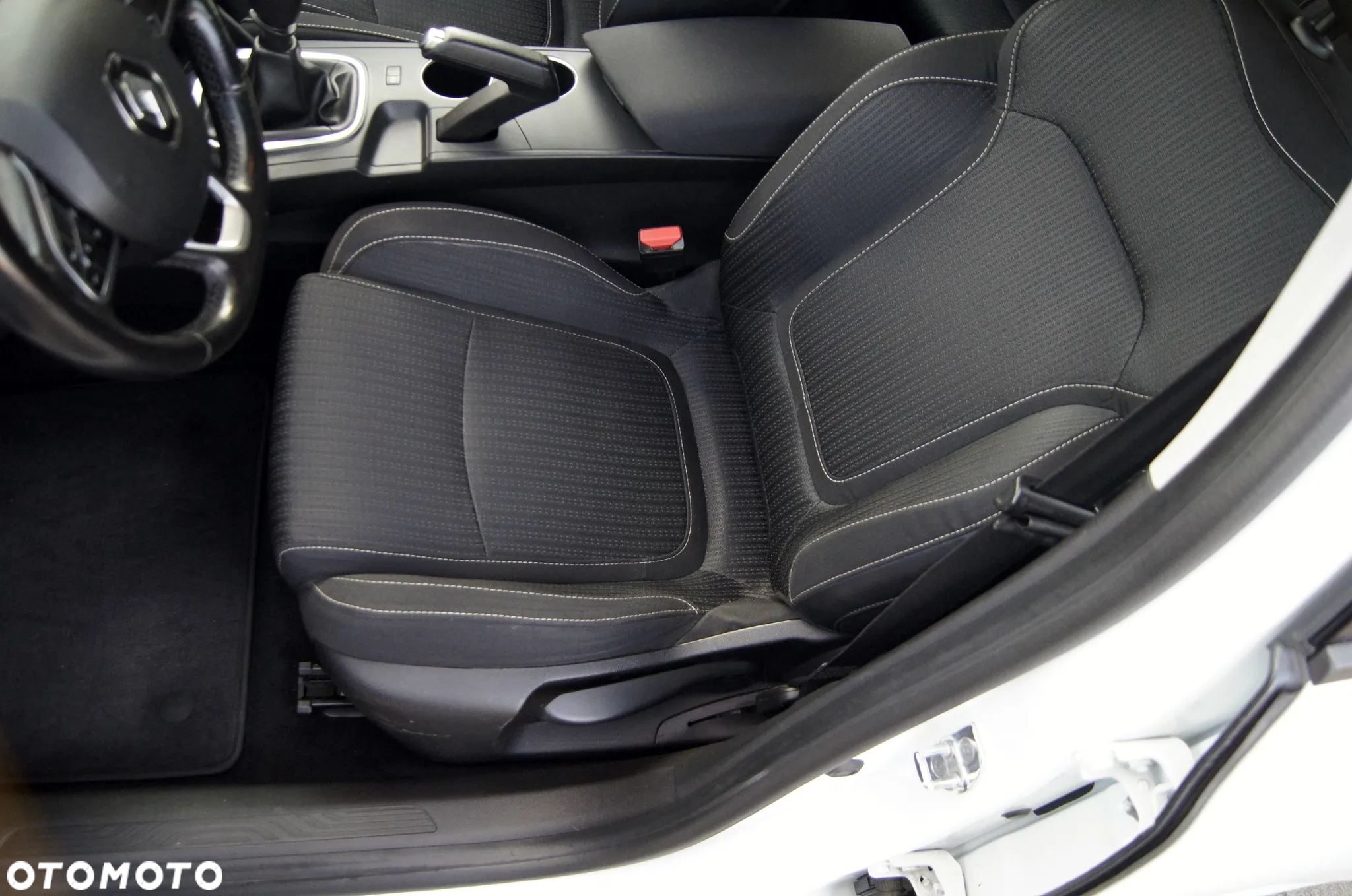 Renault Megane 1.5 Blue dCi Intens - 9