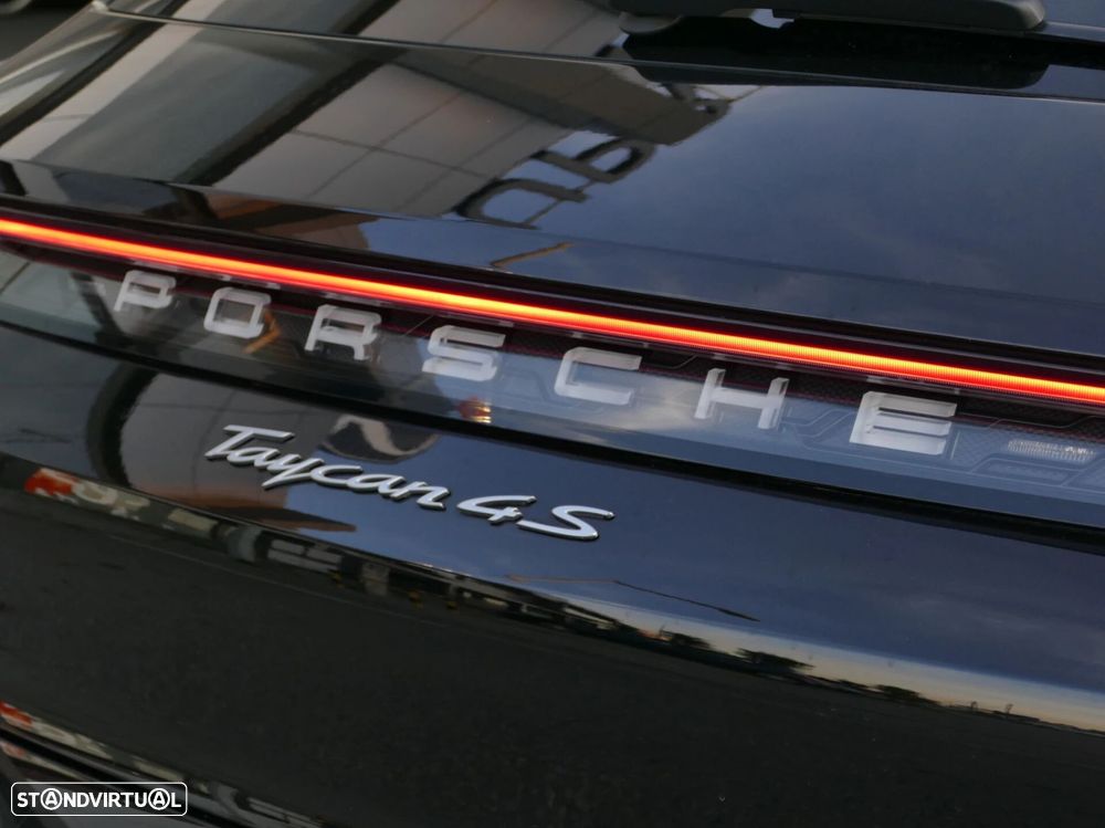 Porsche Taycan Cross Turismo 4S - 13