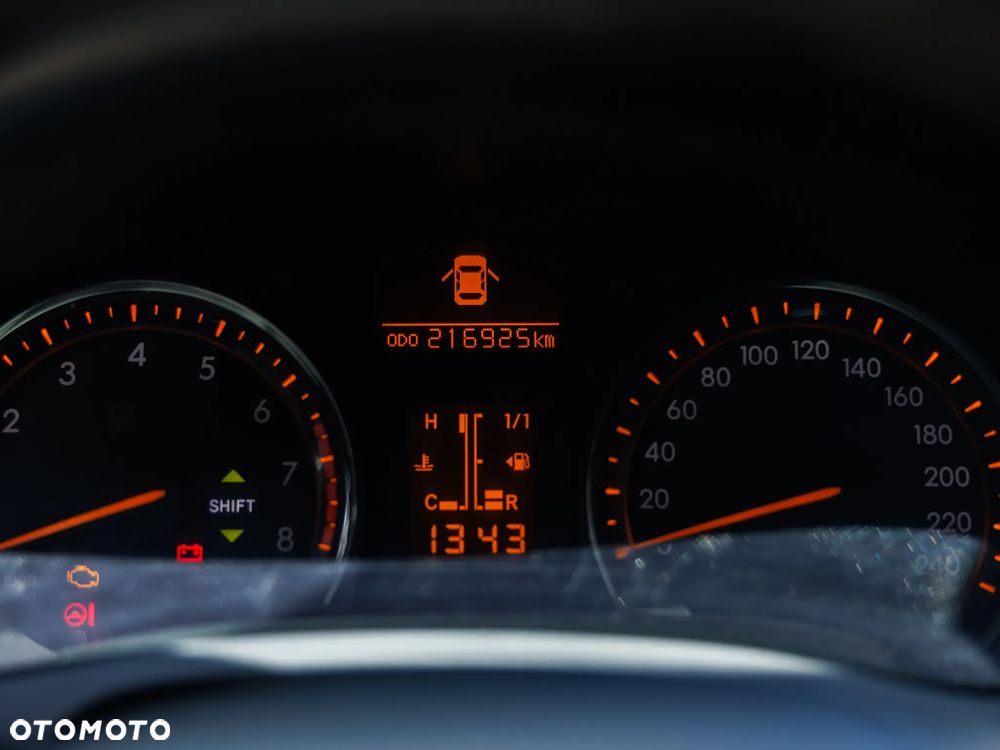 Toyota Avensis - 8