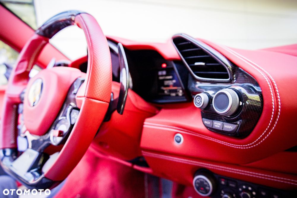 Ferrari 488 - 12