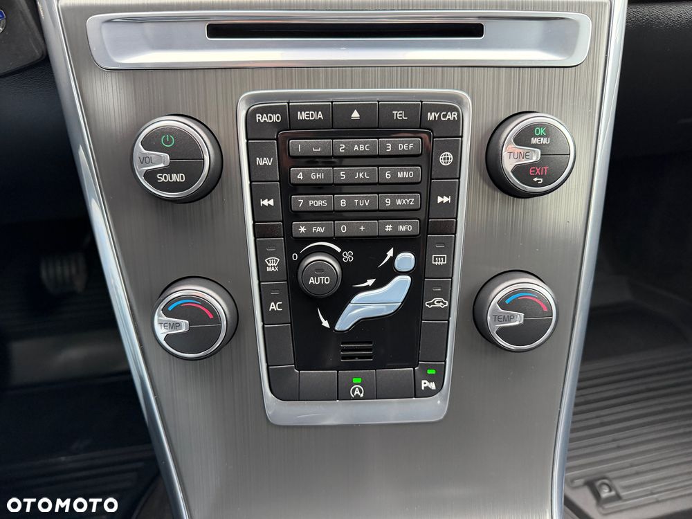 Volvo XC 60 D3 SCR Momentum - 27