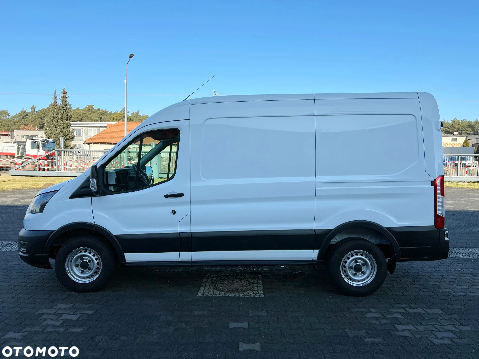 Ford Transit L2H2 Furgon Blaszak Lift Salon PL, Jeden Właściciel - 2