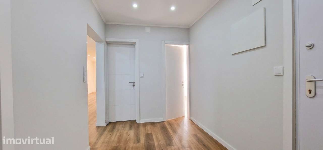 T2+1 Remodelado com Terraço na Falagueira - Grande imagem: 4/20
