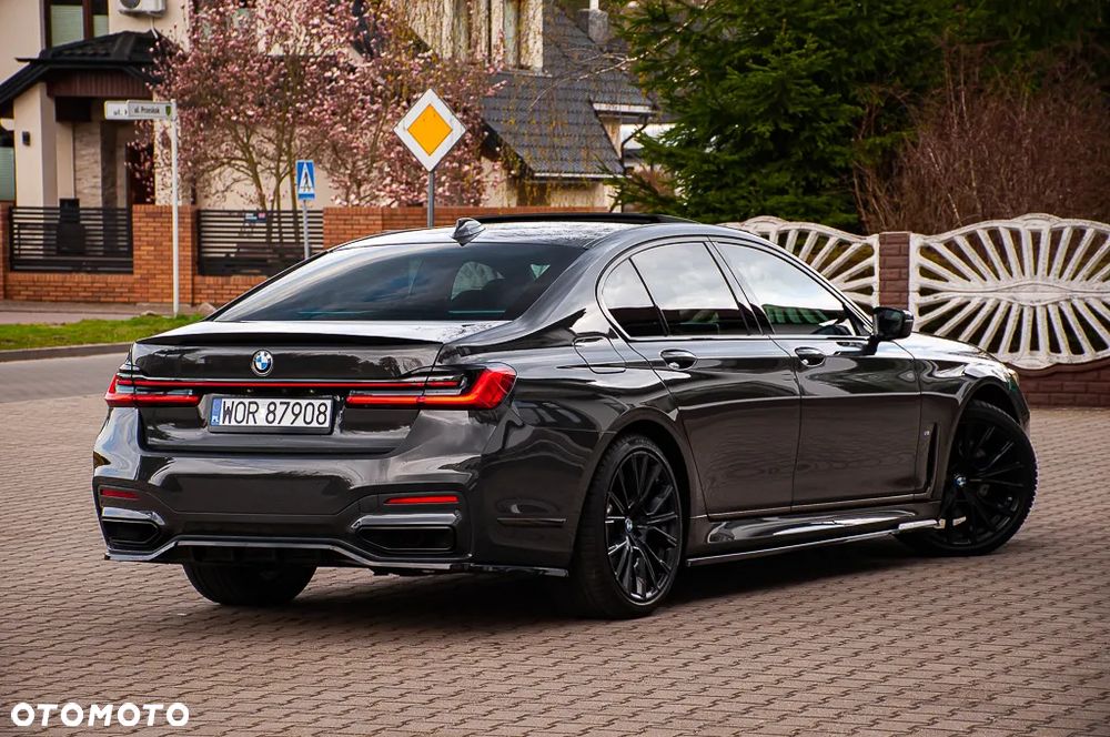 BMW Seria 7 745e - 4