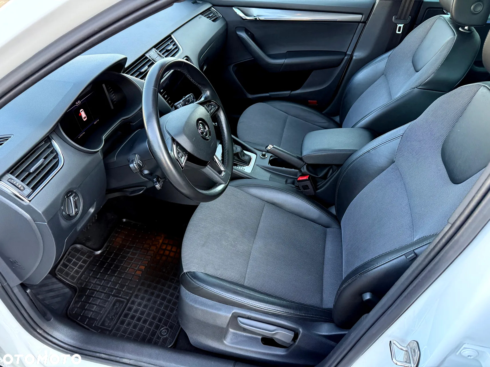 Skoda Octavia Combi 2.0 TDI DSG Style - 13