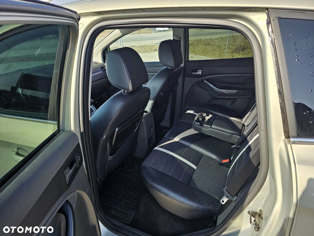 Ford Kuga - 23