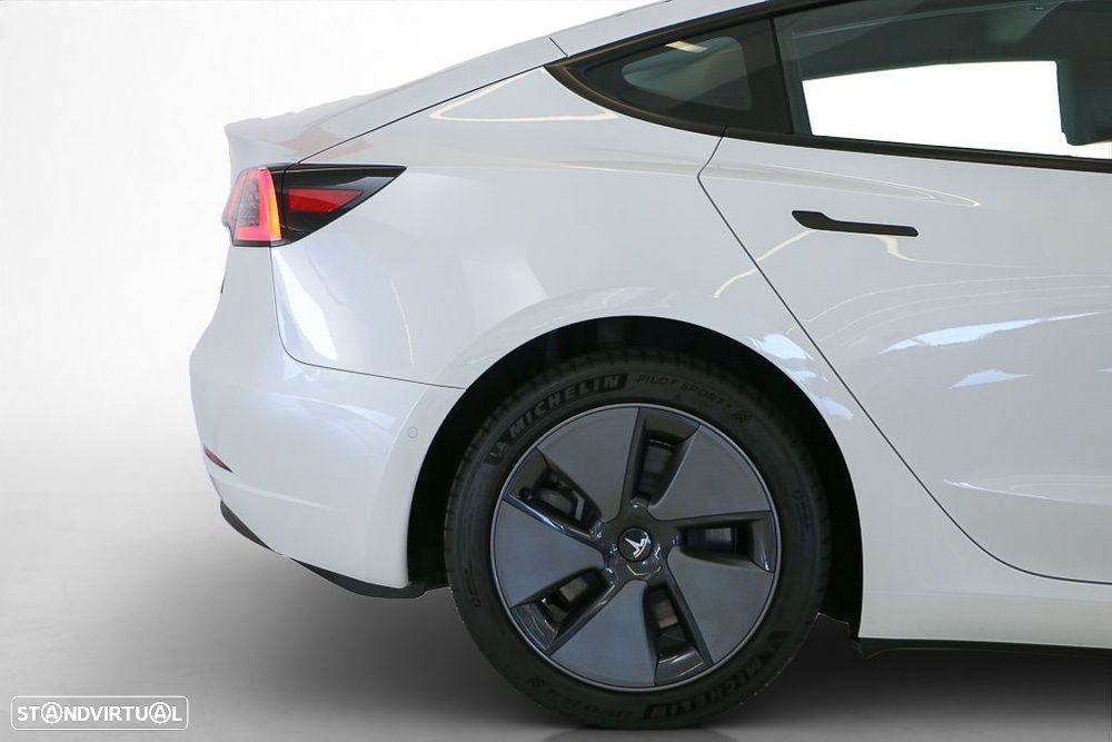 Tesla Model 3 - 16