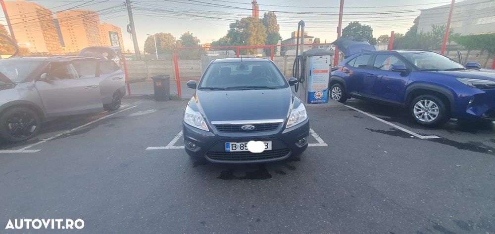 Ford Focus 1.6i Ghia - 13