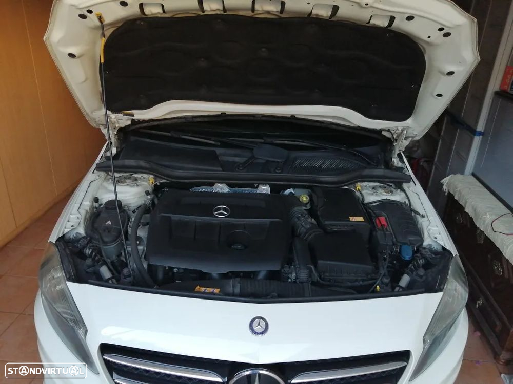 Mercedes-Benz A 180 CDi BE AMG Line - 9