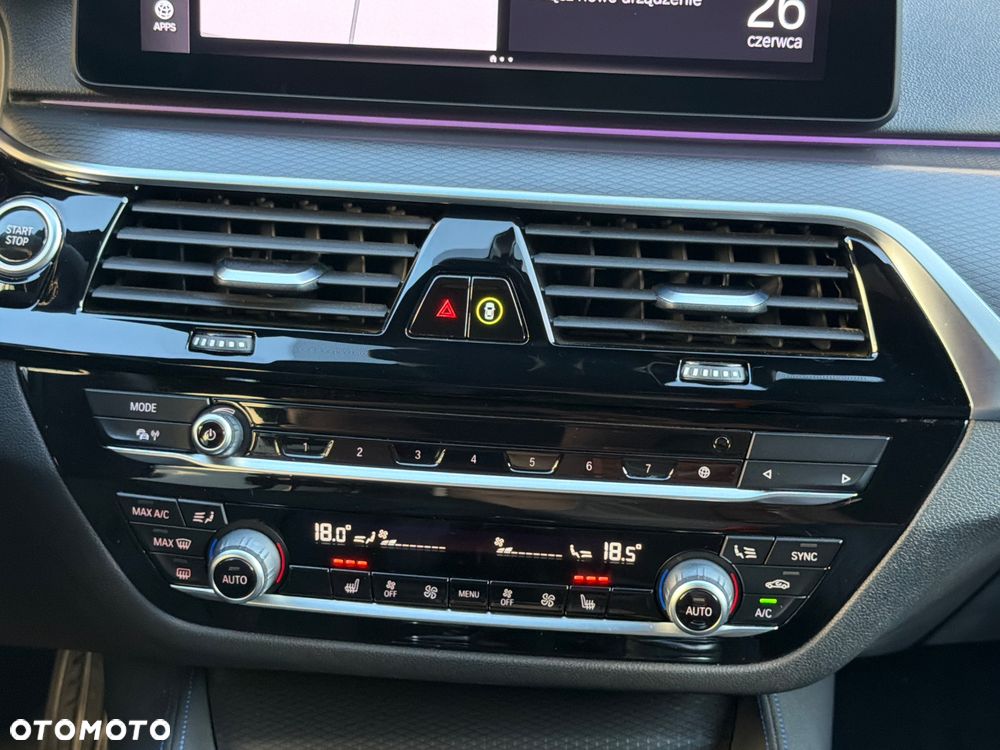 BMW Seria 5 530e xDrive sport - 12