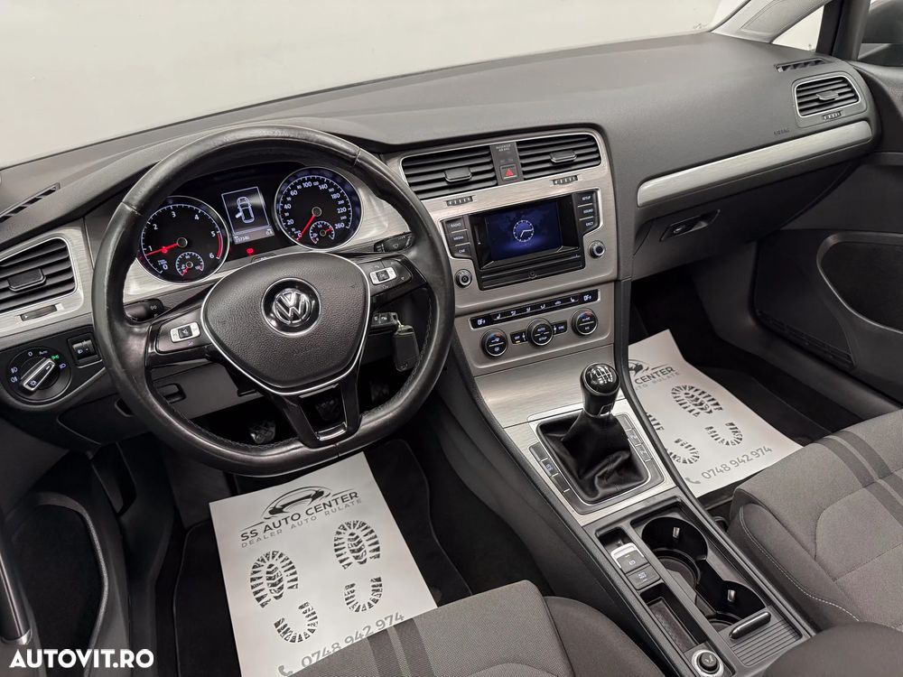 Volkswagen Golf 1.6 TDI BlueMotion Technology Comfortline - 24