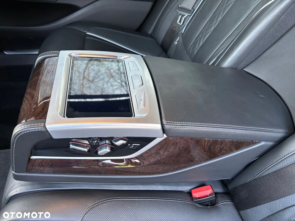 BMW Seria 7 750Ld xDrive sport - 12