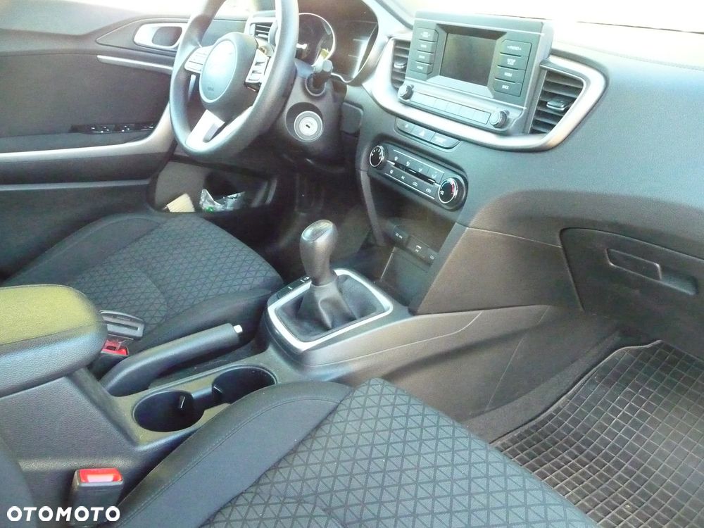 Kia Ceed - 19