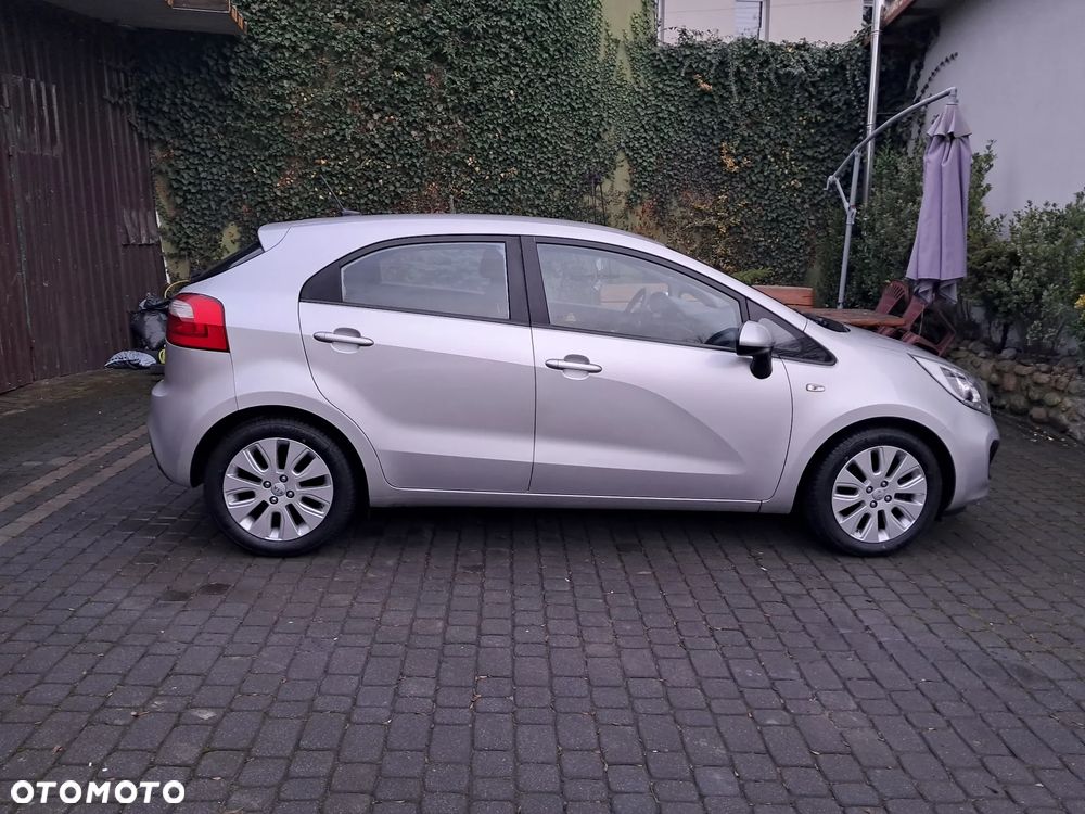Kia Rio 1.4 Dream Team Edition - 4