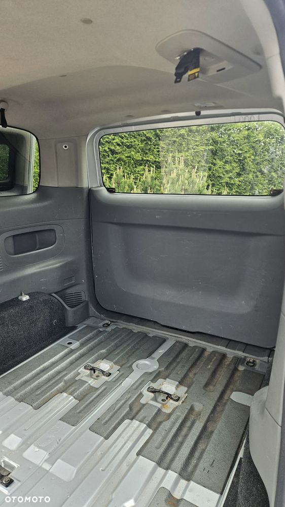 Nissan NV 200 Evalia - 30