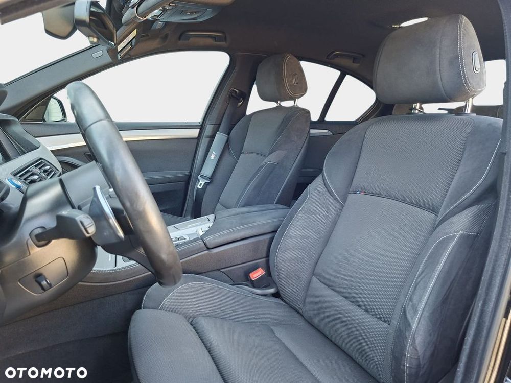 BMW Seria 5 M550d xDrive - 13