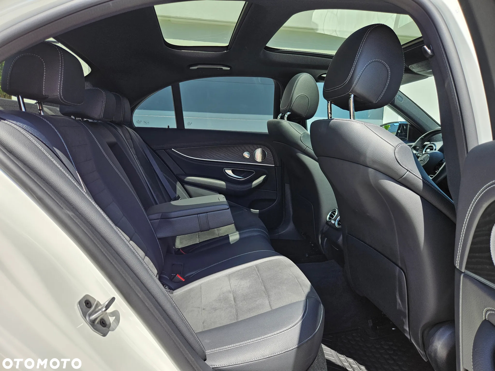 Mercedes-Benz Klasa E 220 d 4-Matic 9G-TRONIC - 24
