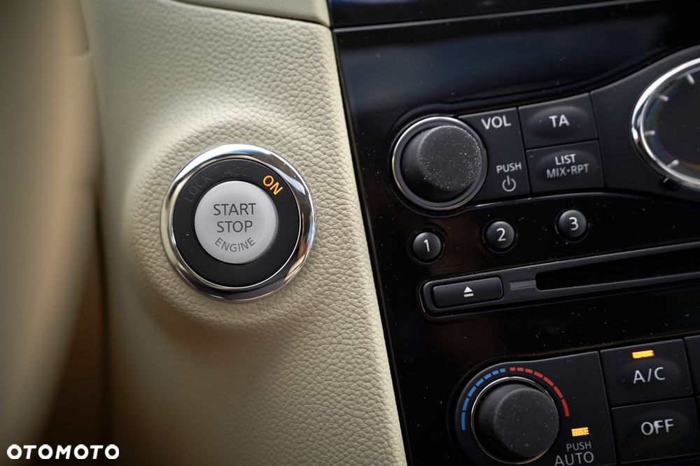 Infiniti QX70 3.0d S - 38