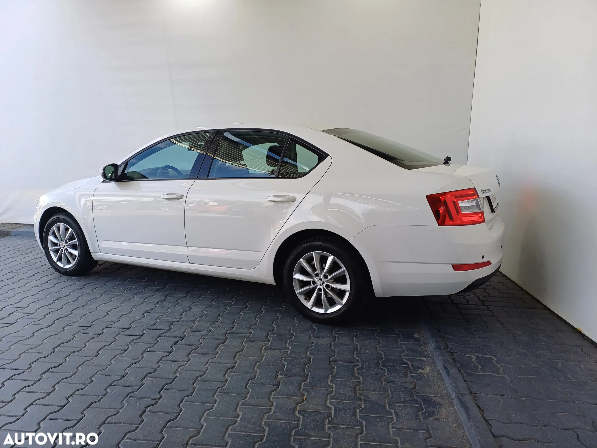 Skoda Octavia 1.6 TDI AMBITION - 3