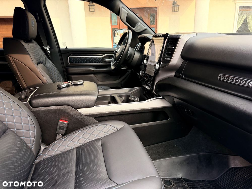 RAM 1500 Crew Cab Shortbed Bighorn - 27