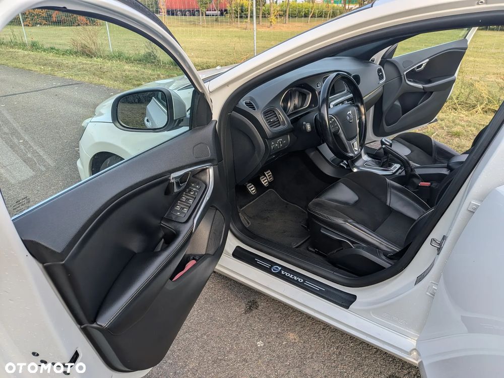 Volvo V40 2015 photo 2