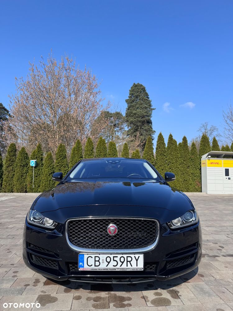 Jaguar XE 25t Prestige - 2