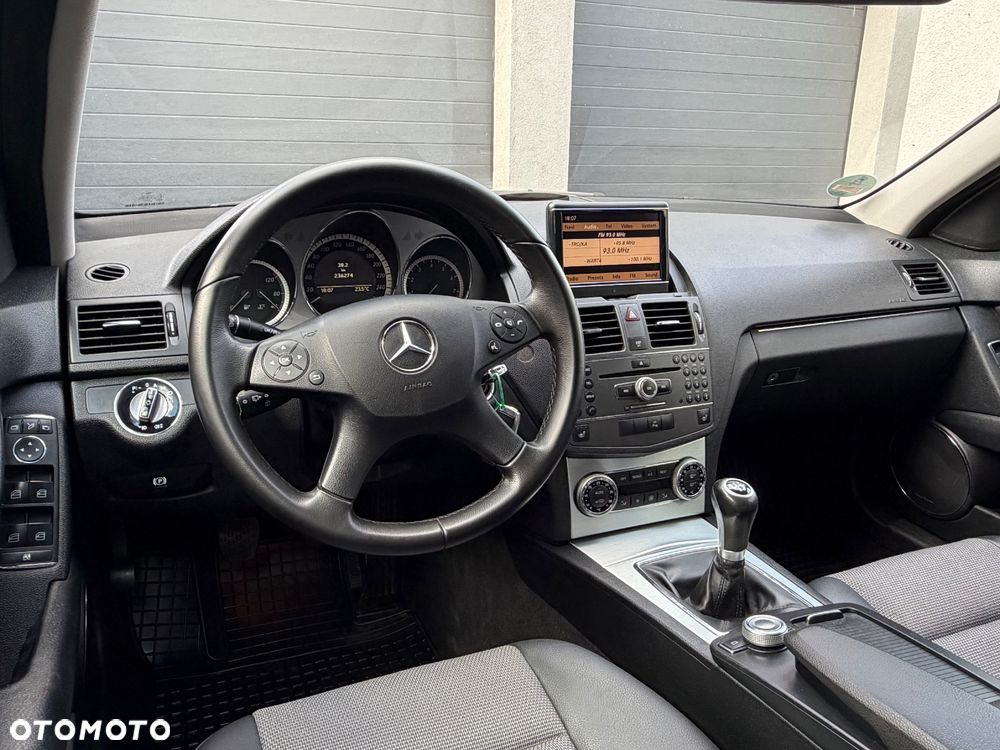 Mercedes-Benz Klasa C 180 Kompressor BlueEFFICIENCY Avantgarde - 26