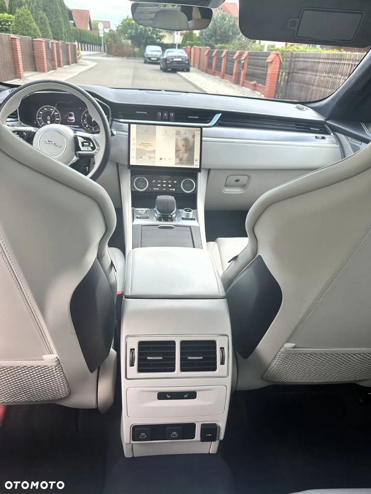 Jaguar F-Pace - 25