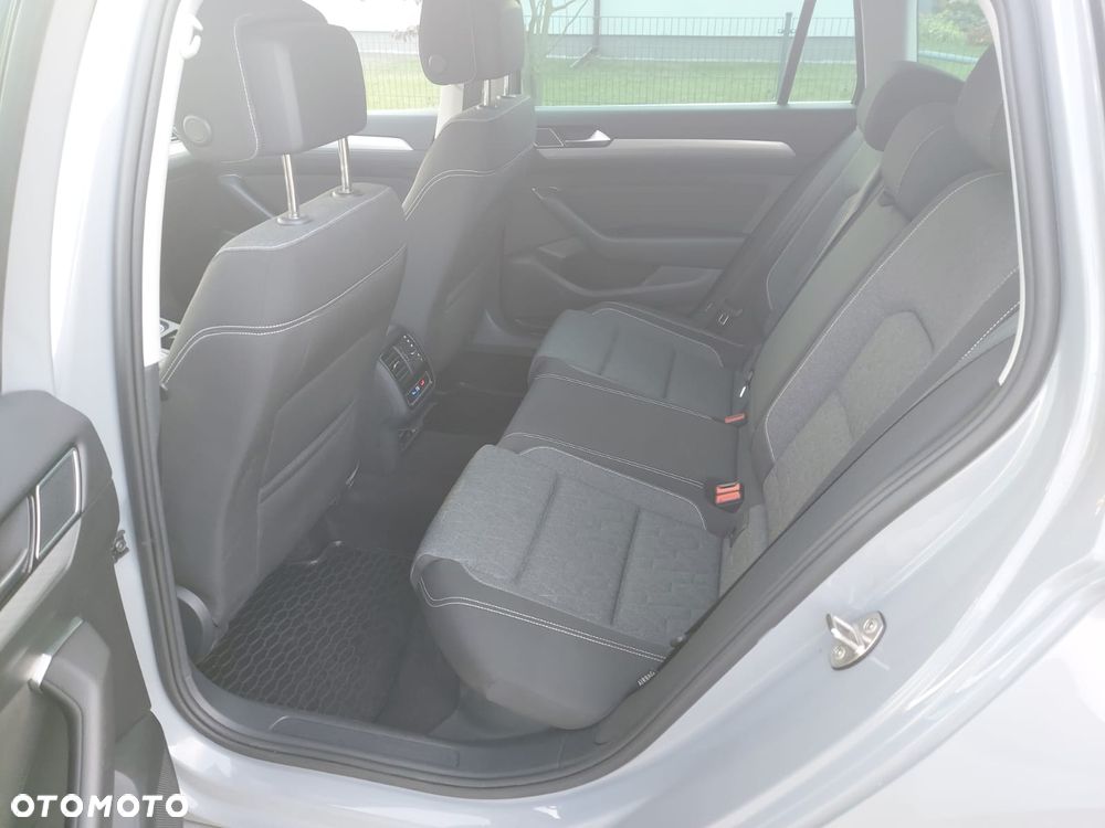 Volkswagen Passat 2.0 TDI SCR Style DSG - 16