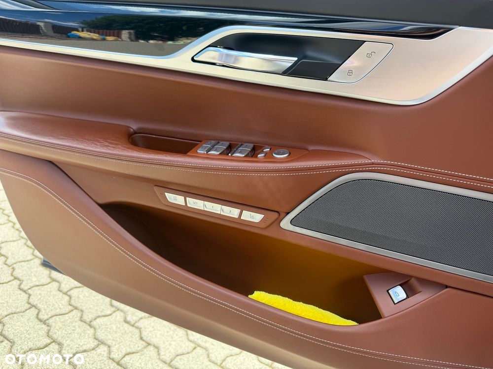 BMW Seria 7 750Li xDrive - 19